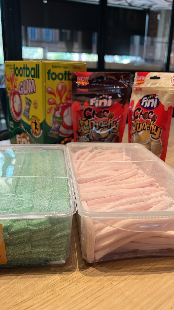 En #Flúor hemos cumplido un reto muuuy dulce 🍭🍬🍫 Gracias <a href="/Fini_golosinas/">Fini Golosinas</a> por ser tan enrollados y buen gente! 👊🤙 #happyfriday #lavidaesdecolorflúor