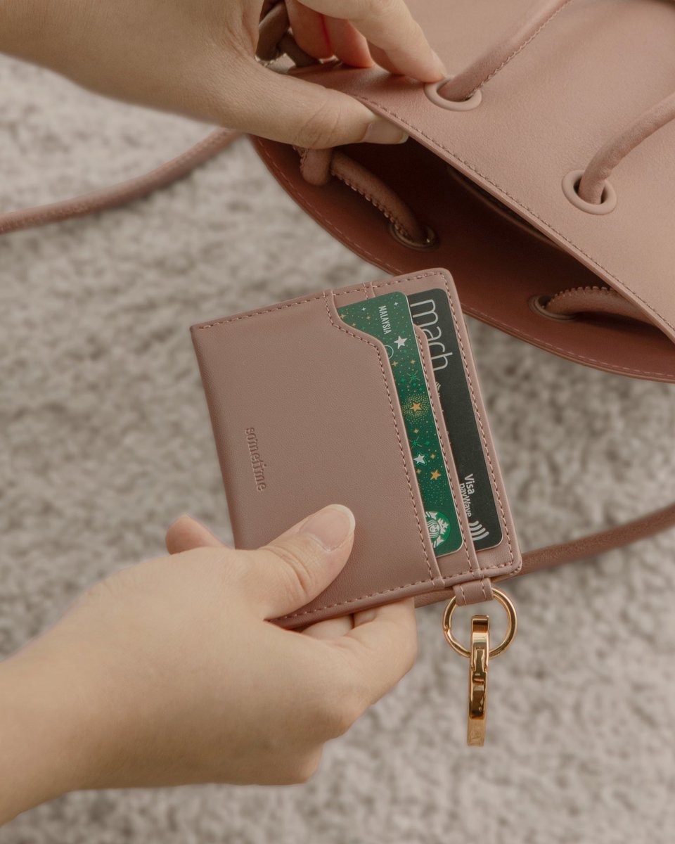 SometimeAsia's tweet photo. Small bag's bestfriend = compact cardholder 💕

👛:Escard S - Puce &amp; NW 2 S - Dusty Puce

#iconicessentials https://t.co/wiIdyjLkXs