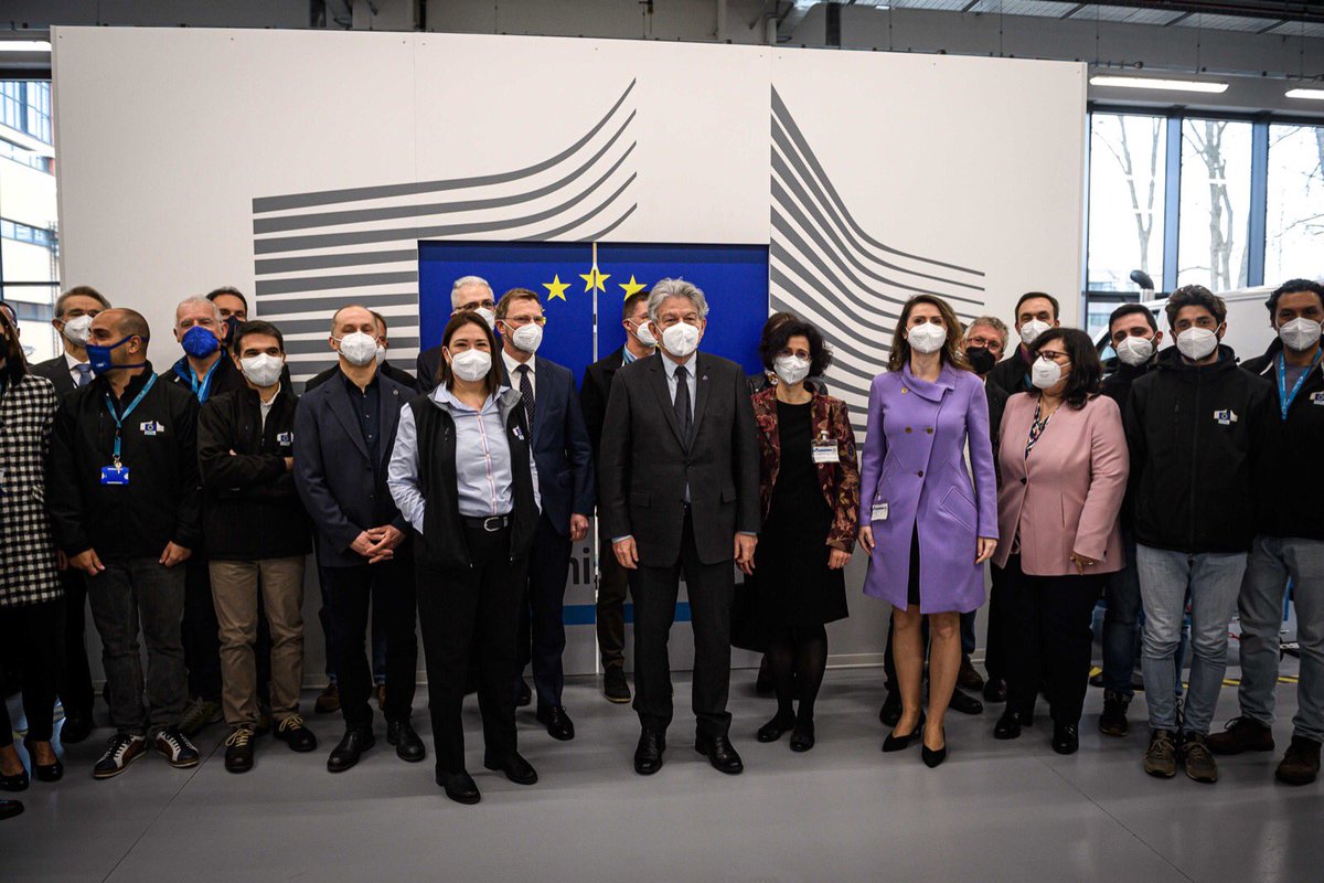 Inaugurating the EU Commission’s new state-of-the-art #car emission #testing facility in Ispra 🇮🇹

Improving air quality for 🇪🇺 citizens and increasing consumer #confidence will also strengthen our car industry's global competitiveness.