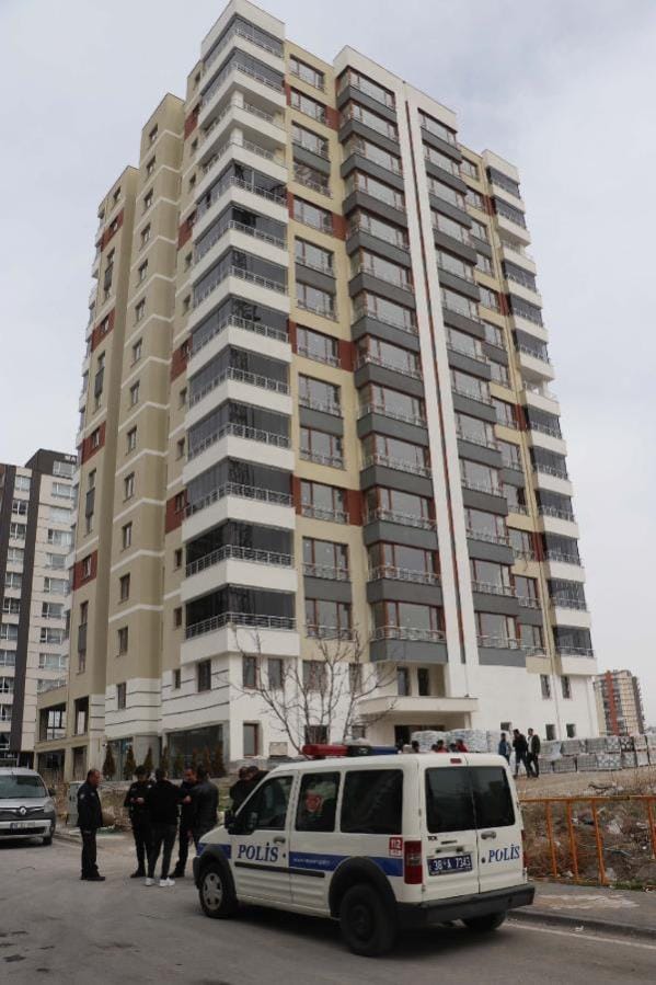 isigmeclisi's tweet photo. Hikmet Sungur..
77 yaşında, inşaatta bekçi..
Kayseri Melikgazi'de çalıştığı inşaatın asansör boşluğuna düşerek hayatını kaybetti.. https://t.co/pSjtql6uGU