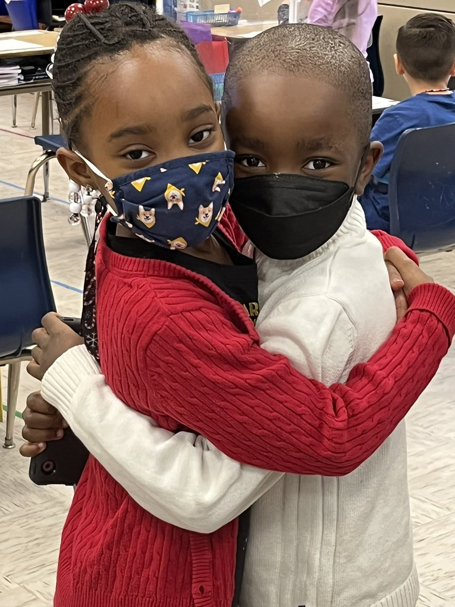 andkimpic's tweet photo. When your BFF returns to schoolβ¦..ππ§‘ @mr_tallon @MWDPrimary #firstgradelove https://t.co/7w26ED7cUS
