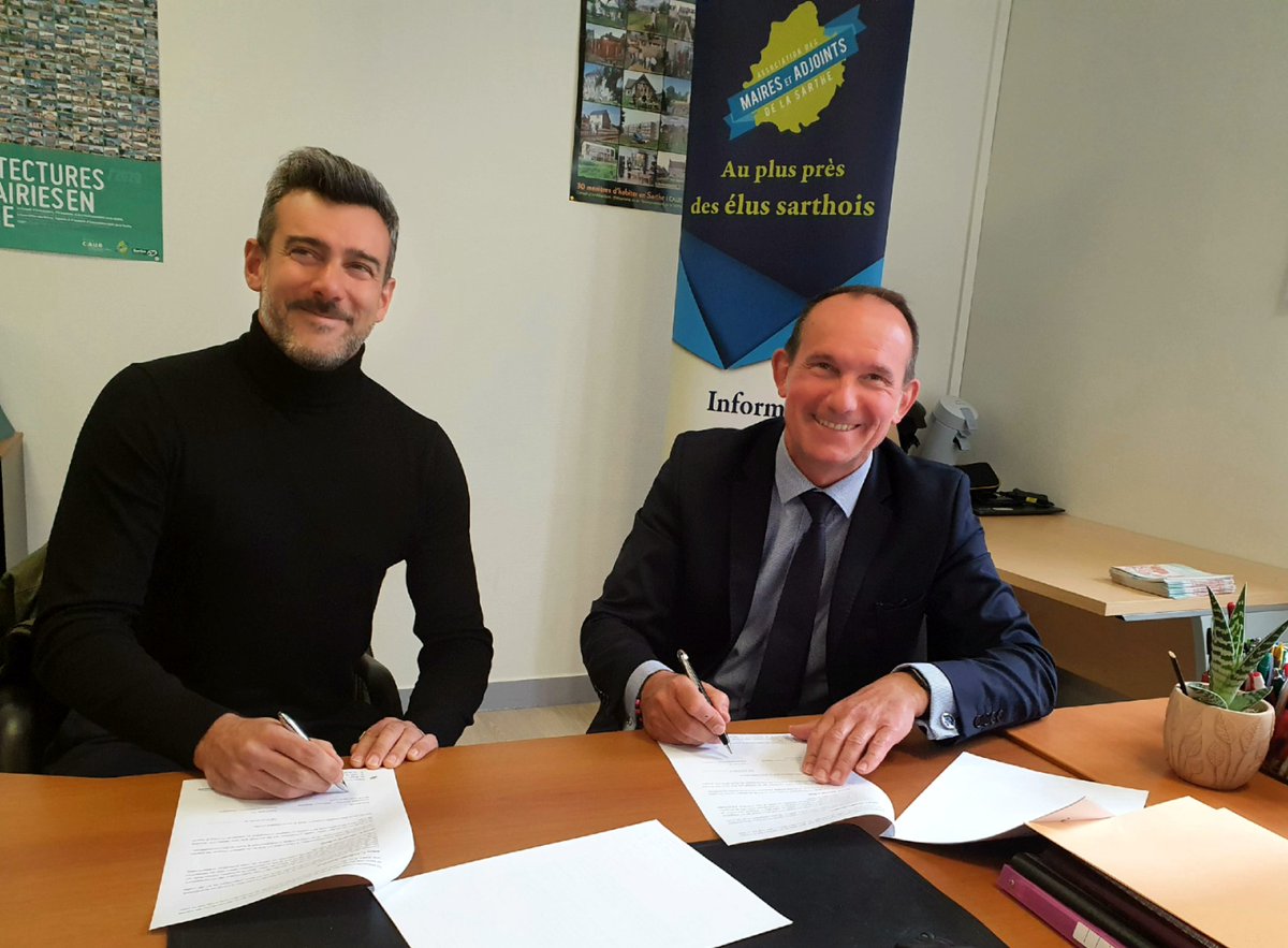 ASSOMAIRES72's tweet photo. 🤝 Temps d'échange hier avec @MamouStephane, Directeur Régional Pays de la Loire d'@ENGIEgroup &amp; signature d'une convention officialisant notre partenariat !
Plusieurs réunions et ateliers à destination des élus sarthois à venir 🗓
@emmanuelfranco7 https://t.co/E3Zve36bjR
