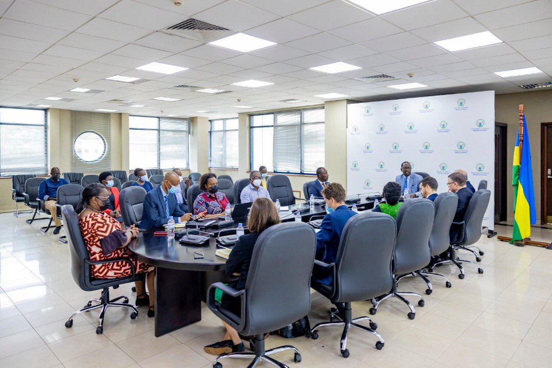 Signature aujourd'hui d'un protocole d'accord entre le <a href="/RwandaHealth/">Ministry of Health | Rwanda</a> et l’<a href="/AFD_en/">AFD_en 🇫🇷 🇪🇺</a> dans le cadre du partenariat pour réhabiliter l'hôpital de référence de Ruhengeri, promouvoir la numérisation des services de santé et renforcer les capacités du personnel de santé.