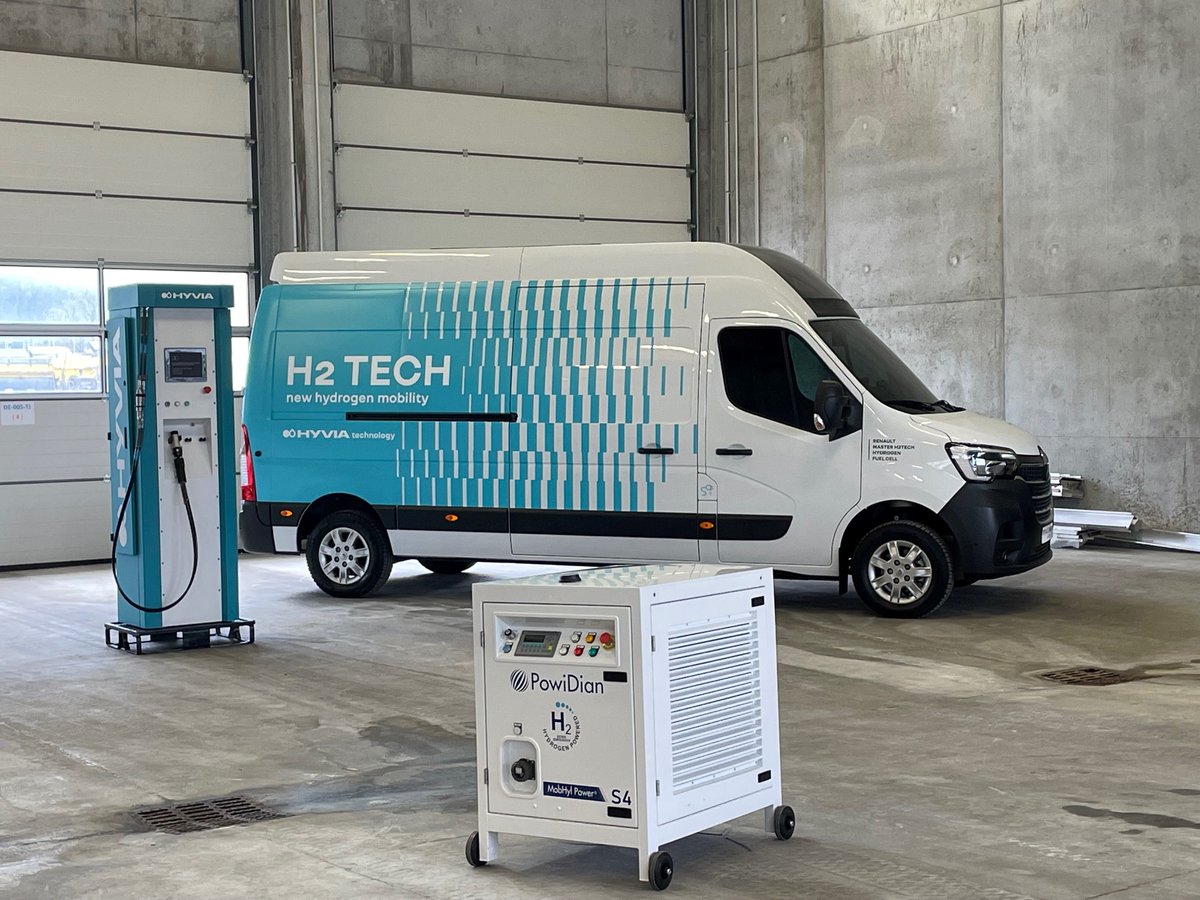 Bouygues_ES's tweet photo. [#HydrogeneVert] 🟢🌱 Retour sur la matinée d’information organisée hier à #Bonneville par la Fédération des Entrepreneurs et Artisans du BTP de Haute-Savoie pour présenter le projet #Alp’Hyne Mont Blanc aux artisans et entrepreneurs du BTP. 
#TogetherFurtherForClimate #hydrogene https://t.co/pAXUQYpXnU