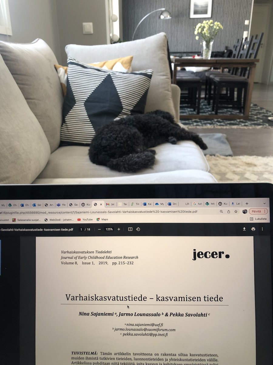 KayhkoSanna's tweet photo. Opiskelukaveri ottaa rennosti 😄❤️#varhaiskasvatus #opiskelijanelämää #opintovapaa #vakaope https://t.co/7sNNt16GHo