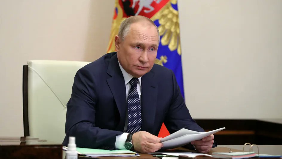 franceinfo's tweet photo. Paiement du gaz russe en roubles : Vladimir Poutine "réussit son coup parce que la valeur du rouble remonte", estime une économiste

https://t.co/bMKuQZXMP1 https://t.co/ImZL3kjTRd