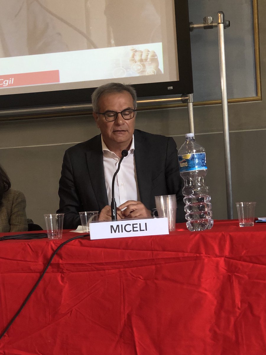 FisacToscana's tweet photo. ⁦@emiliomiceli⁩ al convegno Fisac Toscana sul sistema assicurativo: l’accordo su Smart working di Generali il migliore visto. CCNL più funzione anticiciclica che regolatoria in questa fase. ⁦@cgiltoscana⁩ https://t.co/Mj0QX6Qy0x