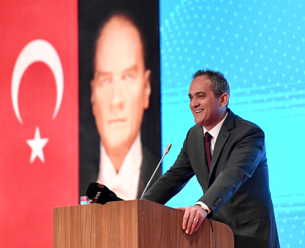 tcmeb's tweet photo. "Meslek Liseleri Öğrencileri Ailelerimizle Buluşuyor" projesinin tanıtım toplantısı, Bakan Özer’in katılımıyla Rize’de yapıldı. https://t.co/HOVy3iIZP3