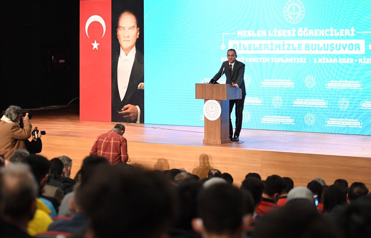 tcmeb's tweet photo. "Meslek Liseleri Öğrencileri Ailelerimizle Buluşuyor" projesinin tanıtım toplantısı, Bakan Özer’in katılımıyla Rize’de yapıldı. https://t.co/HOVy3iIZP3