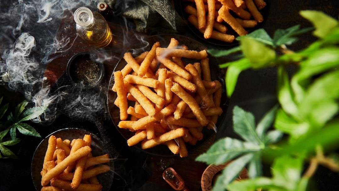 Laura Thomas tweet media