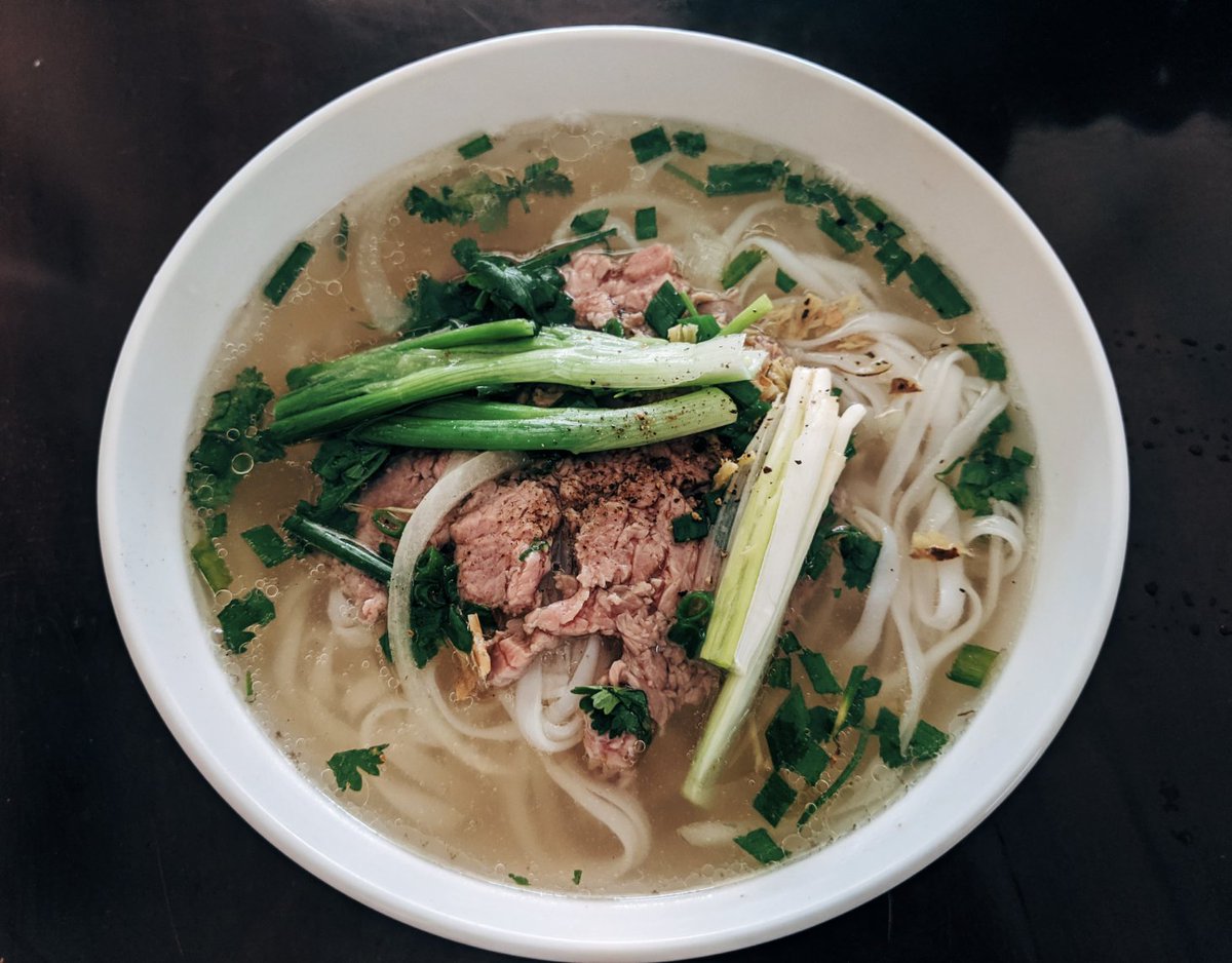 lunanguyenart's tweet photo. Skillshare #vietnamese #cooking #classes
Beef pho @lunanguyenart
https://t.co/AV5ACQ0Bk8
Chicken pho #hanoibestfood
https://t.co/ZCQmYB8iQA
#learntocookvietfood #vietnamesefood #bestvietfood #vietnamfoodie #cooking #Classof2022 #cookingclassonline #howtocookpho #brothmaking https://t.co/aMYT9vPBFP