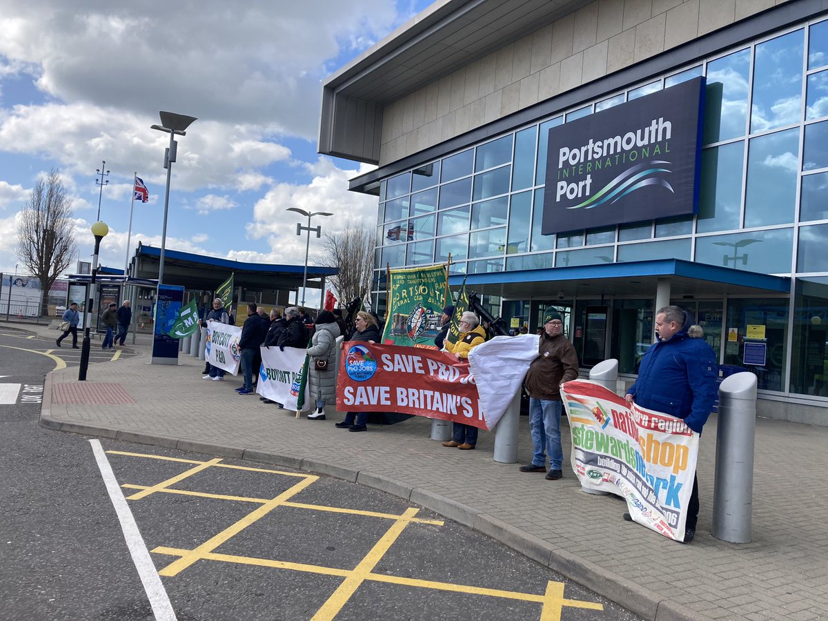 SouthernSP's tweet photo. Solidarity with @RMTunion P&O seafarers sacked by big business @POferries using low pay to max profits for super rich 1%
#ShipsOfShame #Portsmouth #CondorFerries https://t.co/cIuEmRVSIl