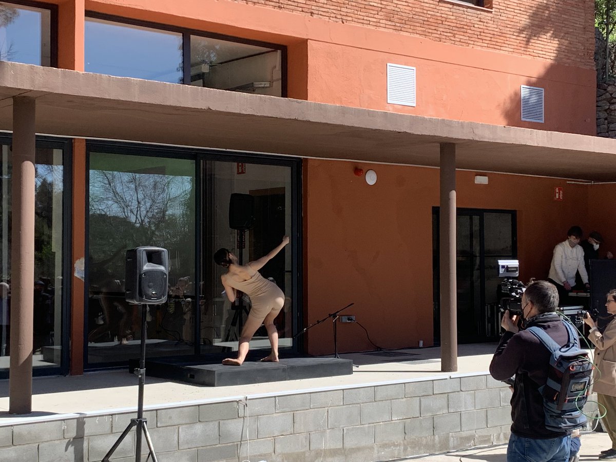 La inauguració del nou centre docent Eina Bosc de l’Escola de disseny <a href="/EinaBcn/">Eina Barcelona</a> a #Vallvidrera és una gran notícia per la ciutat i pel país. Moltes felicitats i els millors desitjos de futur des de l’equip de <a href="/JuntsxCatBCN/">JuntsxCat Barcelona</a> <a href="/JuntsXCatSSTG/">Junts per Sarrià - Sant Gervasi</a>