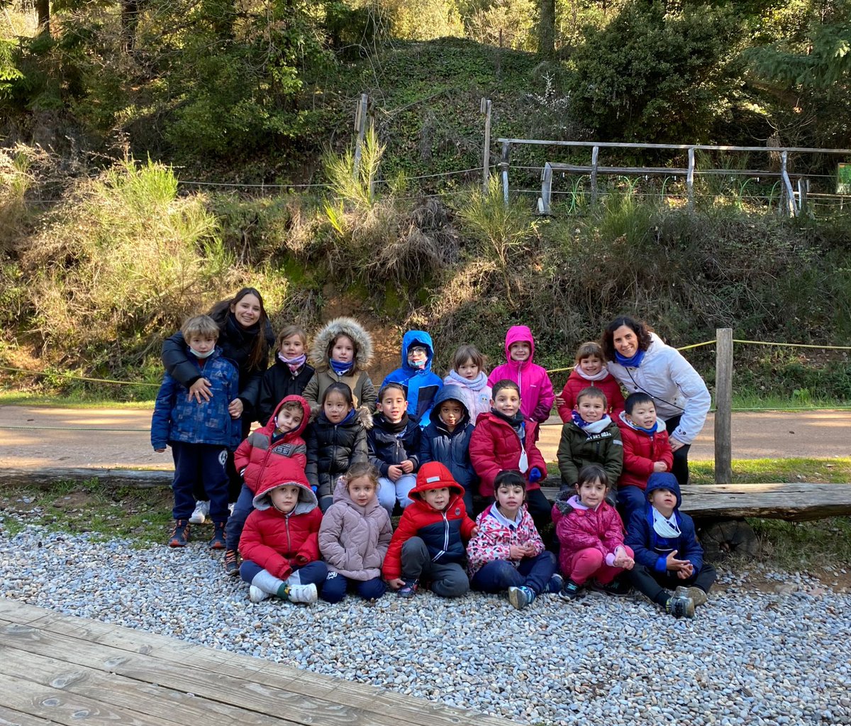 LestonnacMollet's tweet image. P4 a la selva de l'aventura posant a prova els seus sentits!! Som-hi!! #projectes #sentits #selvaaventura #lestonnac #lestonnacmollet