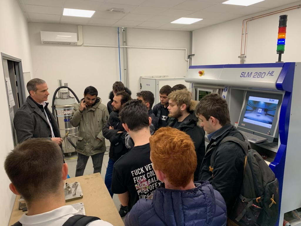 CampusIndustrie's tweet photo. Dans le cadre du PIA PERF, le @CampusIndustrie accueille à la @TEAM_HFABRE, 60 jeunes du lycée #JeanPerrin. Des lycéens en 1ère STI2D et des étudiants du BTS Conception de produits industriels.
Un bel évènement avec @TEAM_HFABRE @IndustriesPaca @ArtsetMetiers_ @risingSUD https://t.co/LsJpB8TwN7