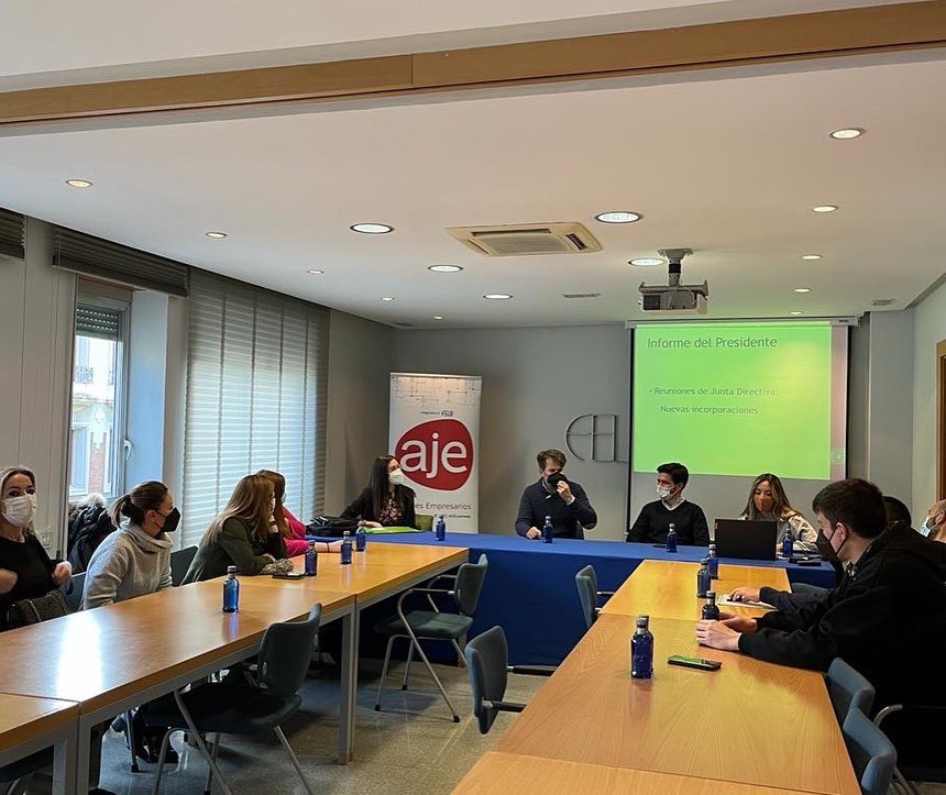 ajeleonesp's tweet photo. Toca planificar el próximo trimestre ‼️ y para ello hoy hemos celebrado una reunión.

✔️ Actividad de networking.
✔️ Vuelven los secuestros de Stories.

¿Eres joven empresario de #Leonesp y aún no nos conoces? ☺️

#AJELeonEsp #empresas #emprendedores #jovenesempresarios https://t.co/F6iJXMx37D
