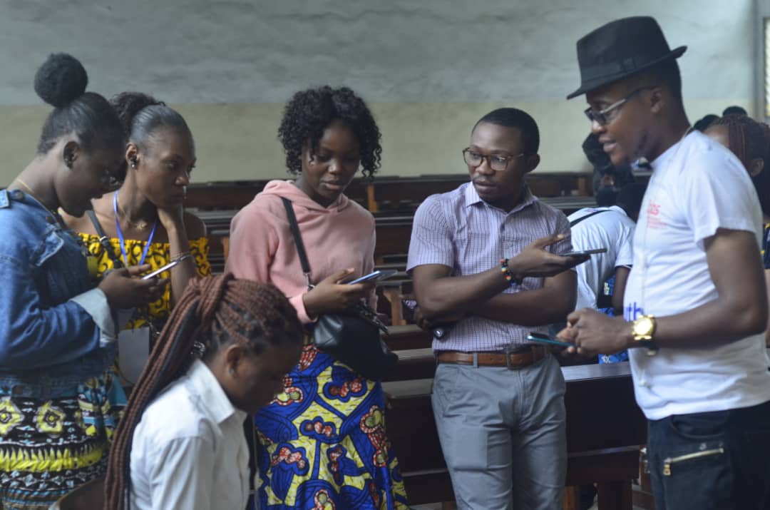 grace_ngumba's tweet photo. #HapprningNow: une fois le numéro de nurse nisa enregistré, allez sur WhatsApp et écrivez "Menu".
Nurse nisa vous donnera des indications qui vous permettront d'obtenir des informations dont vous avez besoin.
#YouthSprint
@MakokiYaMwasi 
@NLkinbrazza https://t.co/ko9sUlYupY