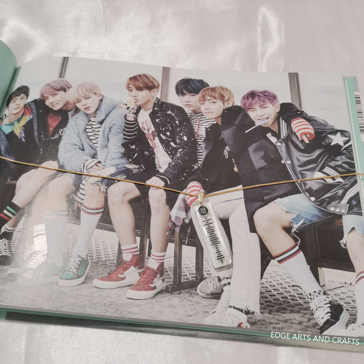 edgeaac's tweet photo. BTS Spotify Necklace

https://t.co/MIf2uNlDpn
https://t.co/MIf2uNlDpn
https://t.co/MIf2uNlDpn

#BTSARMY #BTS #ARMY @bts_bighit @BTS_twt https://t.co/f4qOaHk25Z