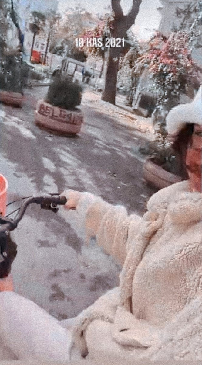 subupdaily's tweet photo. Yazgı Coşkun bisiklet sürerken 🚴‍♀️ https://t.co/yHHiteh44q