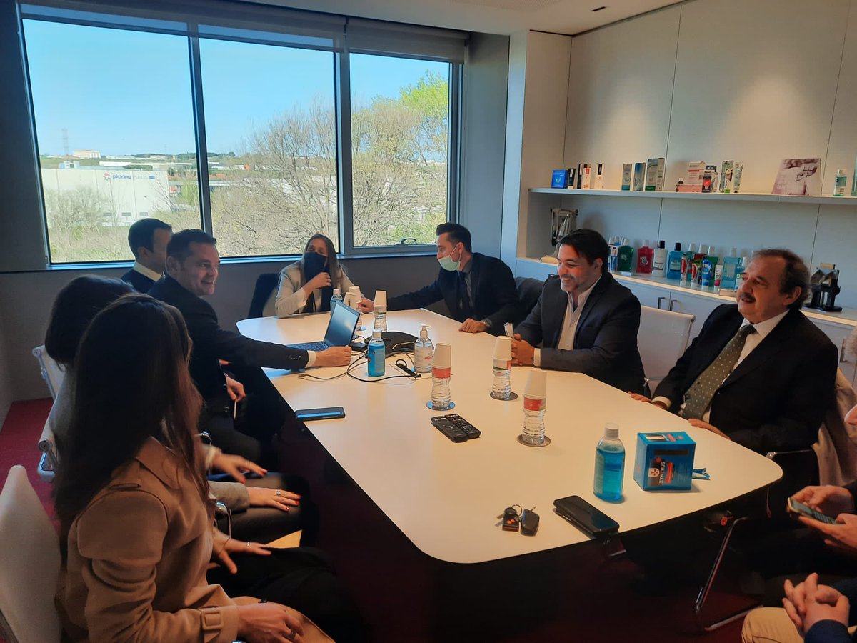 ARGenesp's tweet photo. 🇦🇷➡️🇪🇸| Transferencia tecnológica de Argentina a España.

De Brix Medical Science (ARG) a Boniquet (ESP), una de las 3 fábricas más grandes de Europa y referente a nivel internacional en higiene dental.

El producto argentino llegará desde Barcelona a Europa, Asia y África. https://t.co/nNXLDHutnD