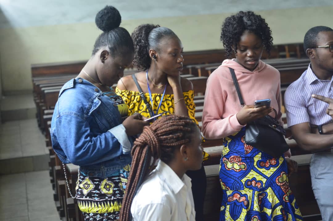 IsraelRophi's tweet photo. #HappeningNow: sensibilisation sur le protocole de Maputo, le SCAF et le chatbot nurse nisa auprès des jeunes en milieu universitaire.
#YouthSprint
@MakokiYaMwasi 
@NLkinbrazza @IpasOrg https://t.co/35dpVg2BqX