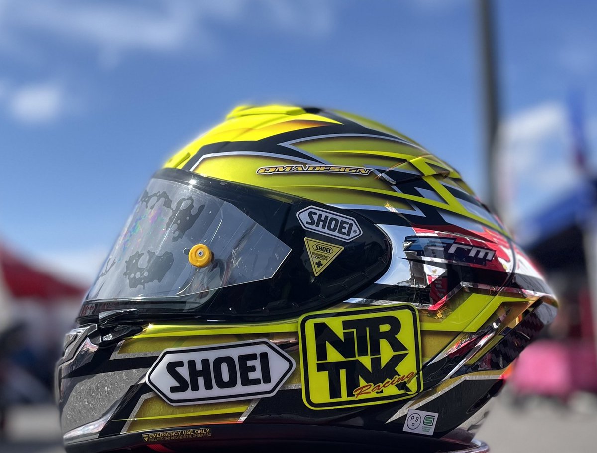 nitrotanaka's tweet photo. 茂木2日目は3番手でした。

写真は今年のヘルメット #SHOEI #x14 
ペイントは #QmaDesign さんです。
今年もピカピカのメッキバージョンです。
メッキは #FarmFactory さんで施工して頂きました。

このヘルメットで1年間頑張ります

明日はいよいよ予選と決勝です💪 https://t.co/gXsD7TEWt7