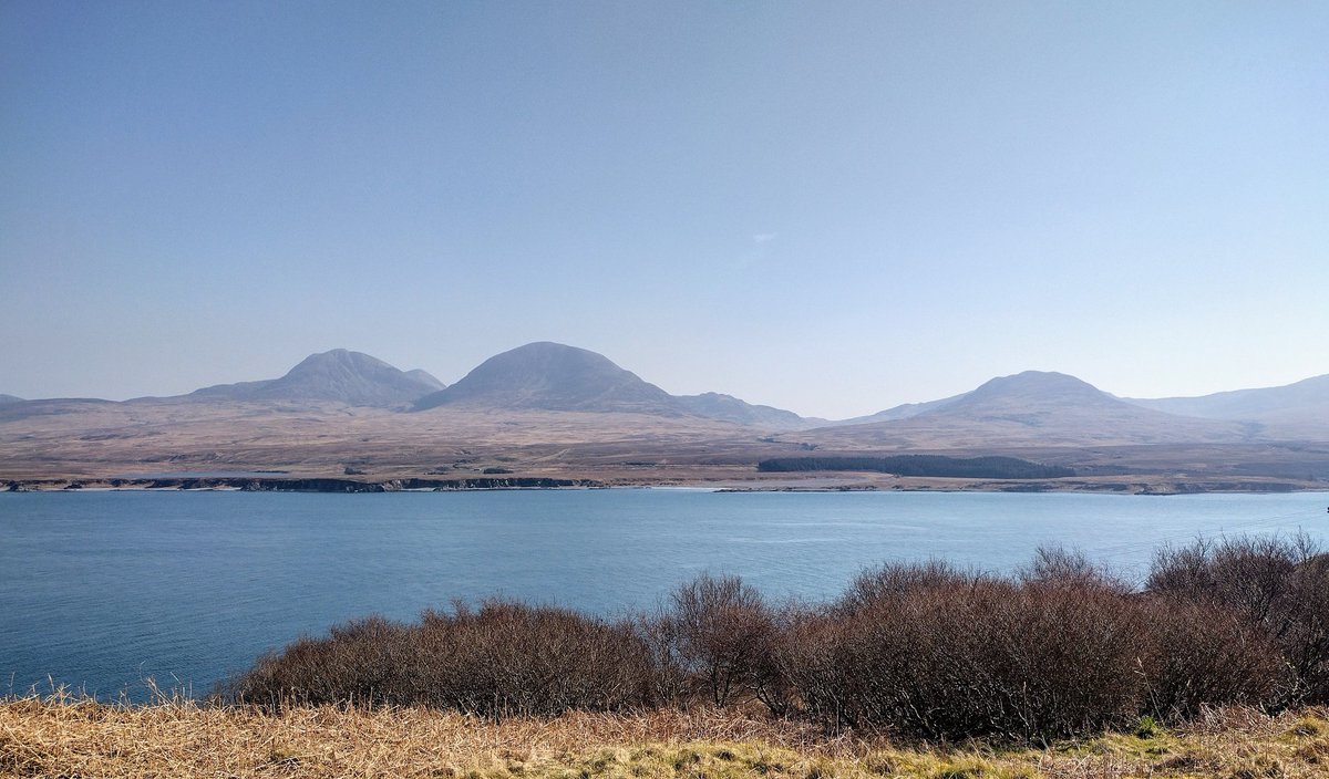 BirtiesBlog's tweet photo. @davidjbrodie @Bunnahabhain Sorry I missed you @Bunnahabhain earlier in the week - think you were out on your bike! π΄ββοΈ Is there a better view from any distillery - anywhere? It was tropical last weekend π #IsleBeBack https://t.co/hQfnIkK9Gy