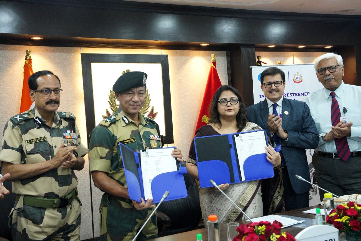 BSF_India's tweet photo. 01 April 2022 
MoU on Central Armed Police Salary Package (CAPSP) signed between @BSF_India &amp; @TheOfficialSBI at BSF Headquarters, New Delhi incorporating Special Package providing free accident cover, attractive loan facilities &amp; superior banking convenience to BSF personnel. https://t.co/VSpOOaPgeH