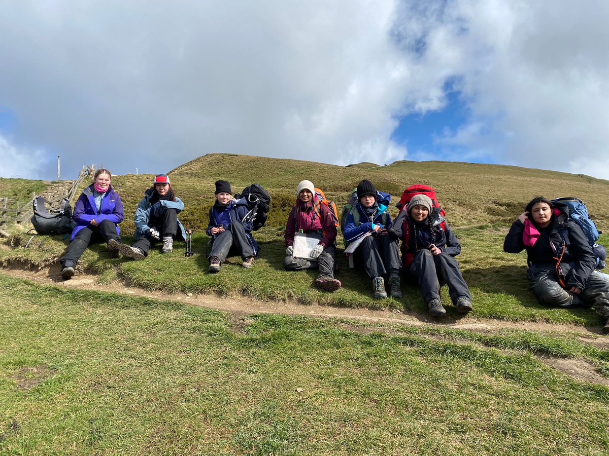 NGHSoutdoors's tweet photo. Day 2: Everyone through Mam Tor, still smiling โ๏ธ #Goldpractice #dofe https://t.co/OnfowbDMPz