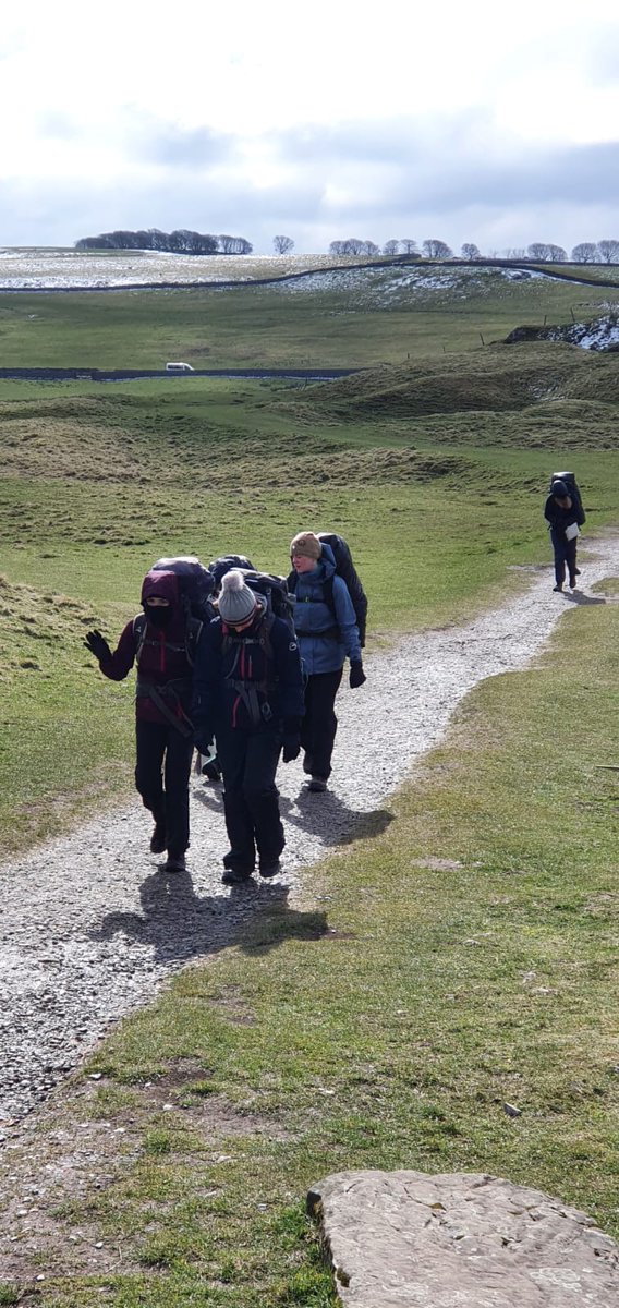 NGHSoutdoors's tweet photo. Day 2: Everyone through Mam Tor, still smiling โ๏ธ #Goldpractice #dofe https://t.co/OnfowbDMPz