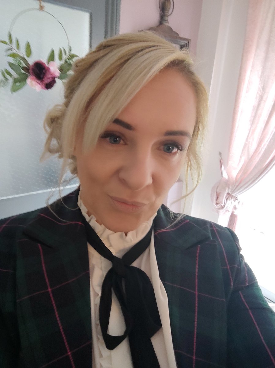 BuckleCheryle's tweet photo. Wow i am so happy! This OT student has secured a permanent progressive role as a wheelchair therapist, i cannot wait!! 😁👏🎉 https://t.co/23u7j9aENA