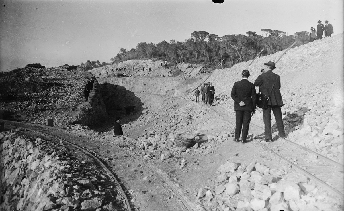EnginyeriaCiviI's tweet photo. Fa 100 anys l'enginyer Francesc Armengol, impulsor de la ciutat– jardi de Terramar a @AjSitges va idear la creació d'un #autodrom com un dels serveis per a la nova urbanització
https://t.co/gUxsnMU0Tf
Es pot visitar @Atdrm_Terramar
https://t.co/plOuqGqFEy
#EnginyeriaCivil https://t.co/XlPtIZHD8B