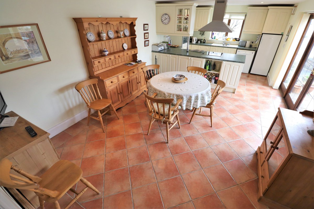 RRKProperty's tweet photo. 3 Offers in Less Than A Week!
We achieved above asking price for our very happy vendor. This 3 bed, dormer bungalow had a very popular location as was only a short, flat walk into the town centre.
We need more similar properties!
#monmouth #bungalow #monmouthshire https://t.co/knRyJ0lMTq