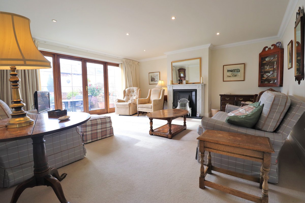 RRKProperty's tweet photo. 3 Offers in Less Than A Week!
We achieved above asking price for our very happy vendor. This 3 bed, dormer bungalow had a very popular location as was only a short, flat walk into the town centre.
We need more similar properties!
#monmouth #bungalow #monmouthshire https://t.co/knRyJ0lMTq