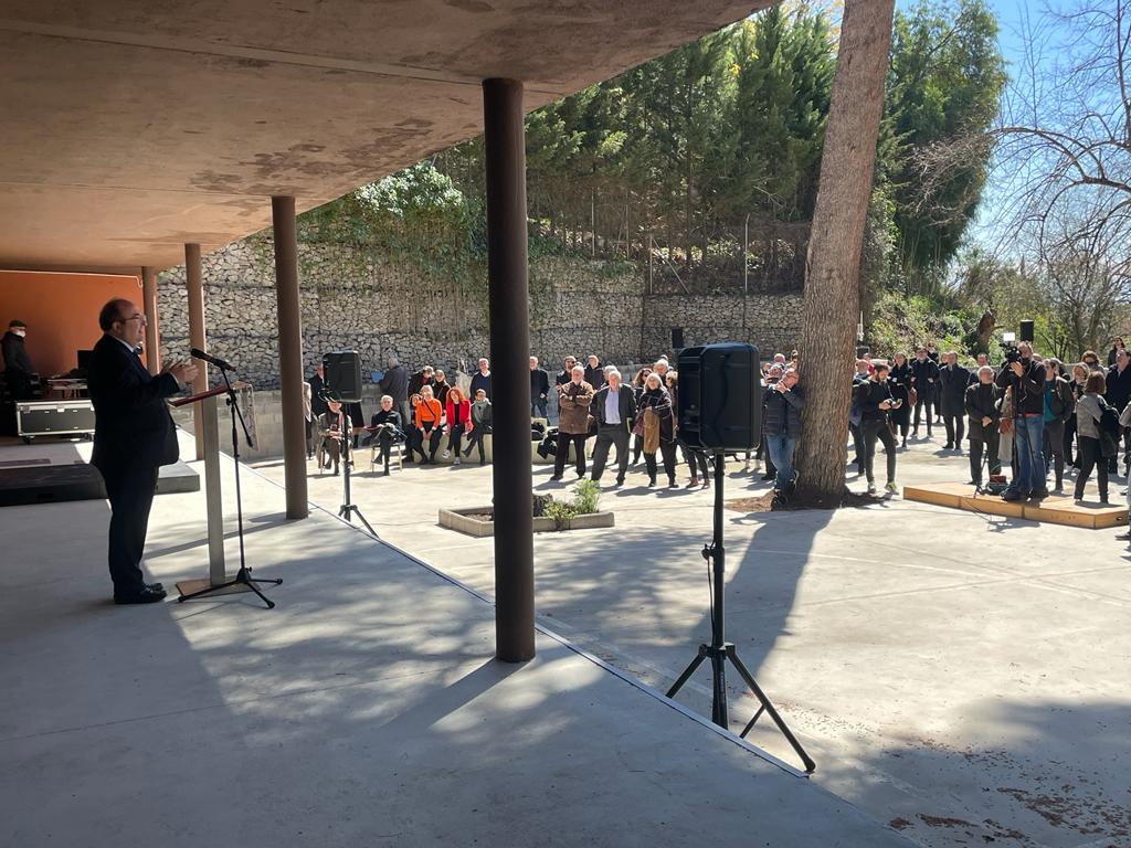 El ministro de Cultura y Deporte, <a href="/miqueliceta/">Miquel Iceta Llorens /🌹🇺🇳</a>, ha inaugurado la escuela de #diseño <a href="/EinaBcn/">Eina Barcelona</a> 

"En España, y en concreto en Cataluña, hay una larga tradición de diseño democrático y de calidad. EINA es desde su fundación un espacio de referencia en la educación artística"