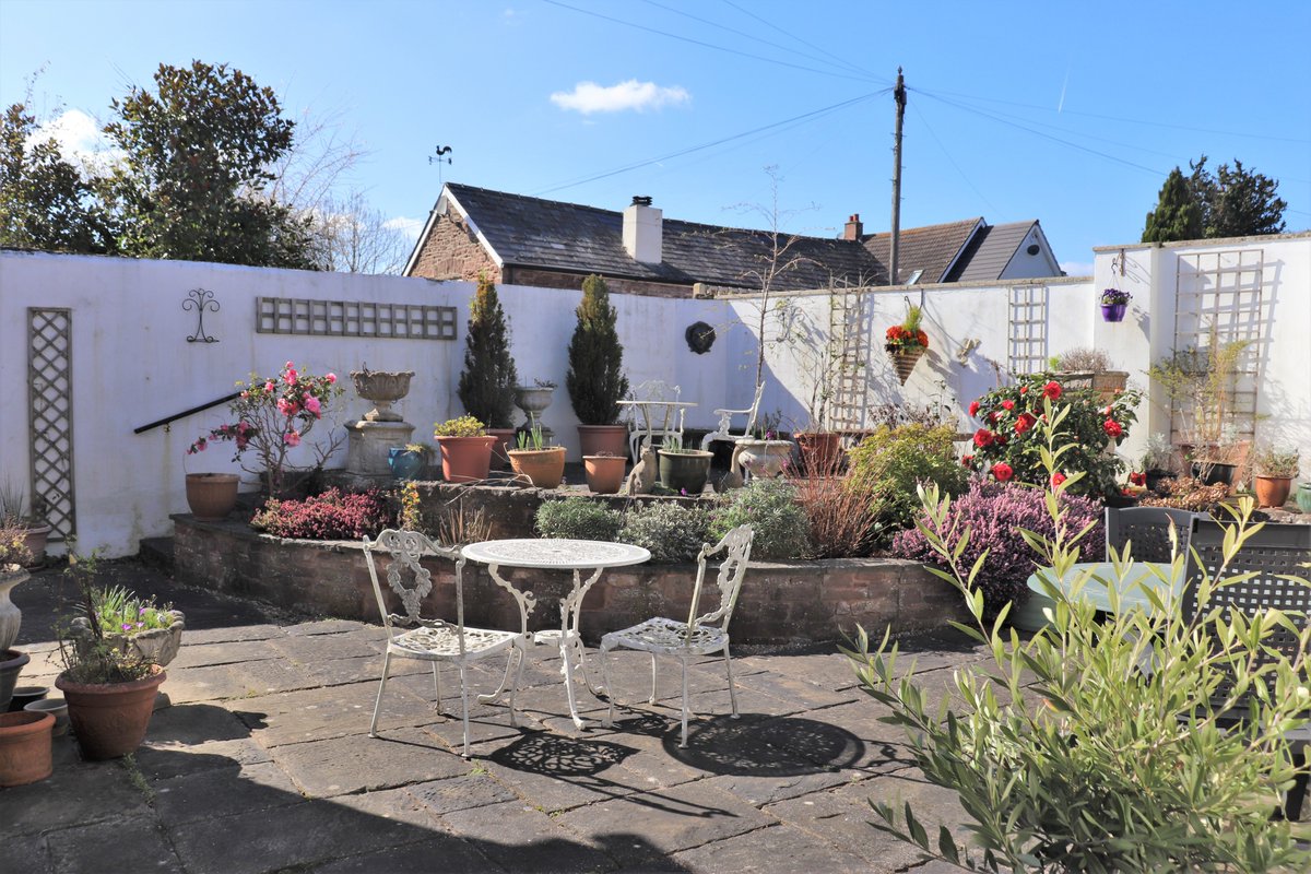 RRKProperty's tweet photo. 3 Offers in Less Than A Week!
We achieved above asking price for our very happy vendor. This 3 bed, dormer bungalow had a very popular location as was only a short, flat walk into the town centre.
We need more similar properties!
#monmouth #bungalow #monmouthshire https://t.co/knRyJ0lMTq