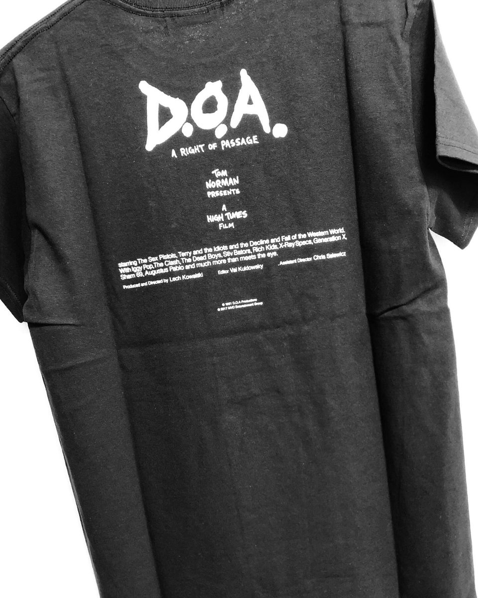 katakori171's tweet photo. このD.O.A.のデザインめっちゃカッコいいよね〜
高橋盾氏が昔やっていたと言うピストルズのコピーバンド名・東京セックスピストルズってちょいダサくない...??
ワクチン3回目接種から3日。
微熱程度で日常にほとんど影響無し。
耐性がついてきたって事かしら？
#DOA
#undercover 
#underdocs https://t.co/Sr20IIrsfp