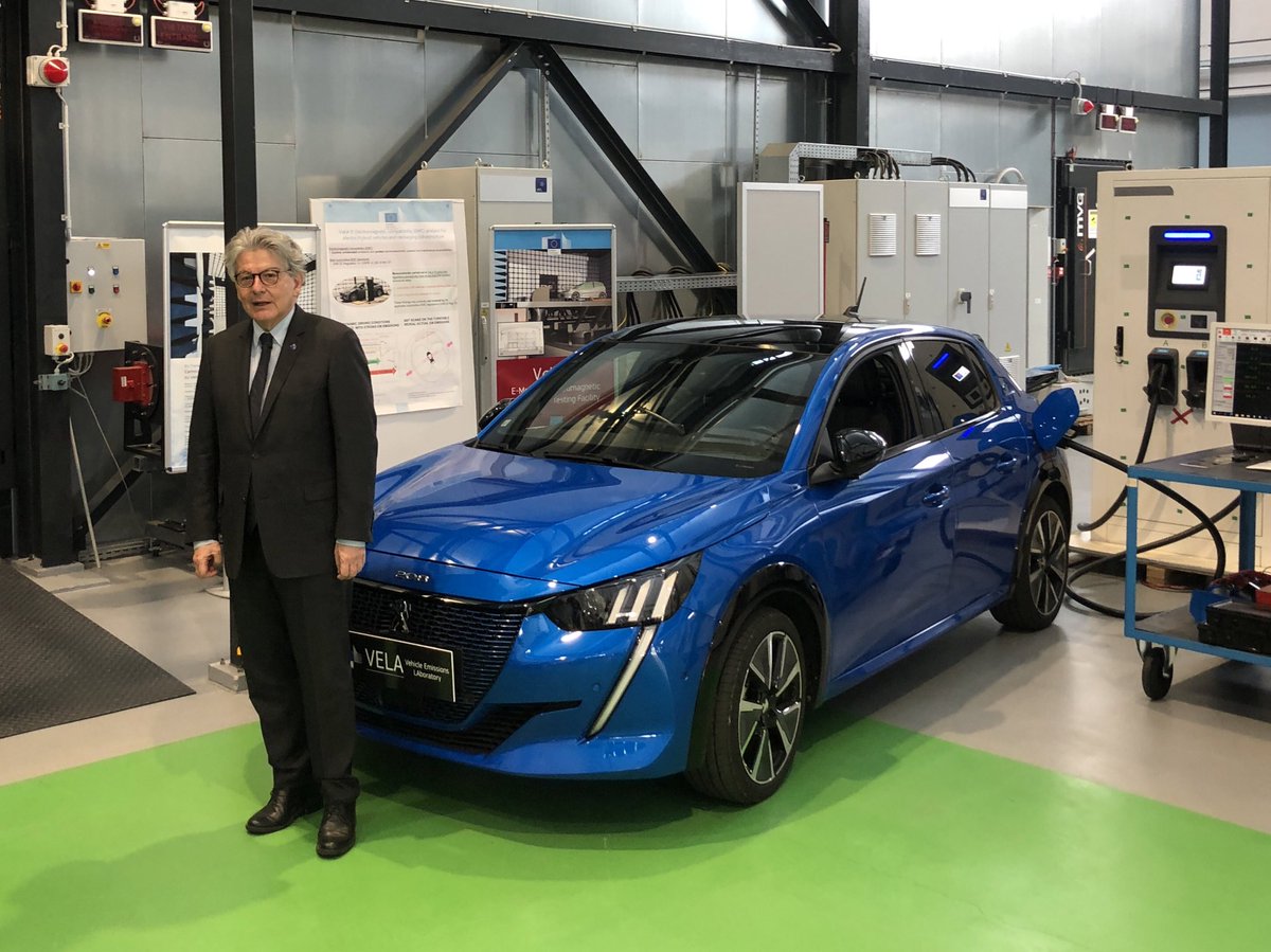 L’Europe se prépare au zéro émission 🚙

Si l’UE met fin à la vente de moteurs #thermiques après 2035 en Europe, cela ne s’applique pas au reste du monde.

L’écosystème automobile européen doit rester présent sur ce marché export avec des voitures “Clean #Euro7” et “Made in 🇪🇺”