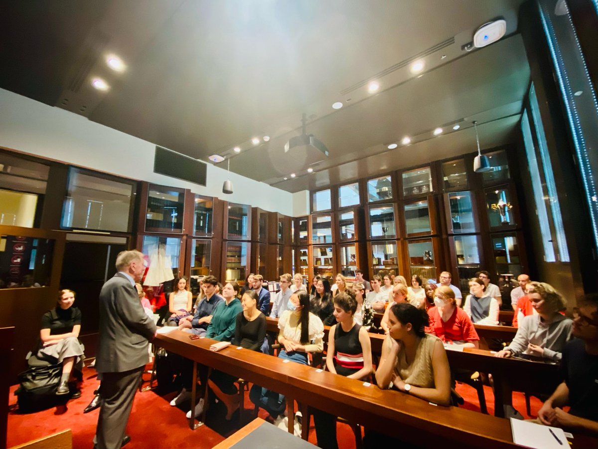 BuiltTechLaw's tweet photo. #MichaelKirby then heads to @uqlaw Moot Court to share on his time as a High Court Justice. I'm glad he talks on the #BangalorePrinciples - my law students were fascinated by his use of the principles last year. #auslaw #biglaw 12/ https://t.co/SIGH3P0rZX