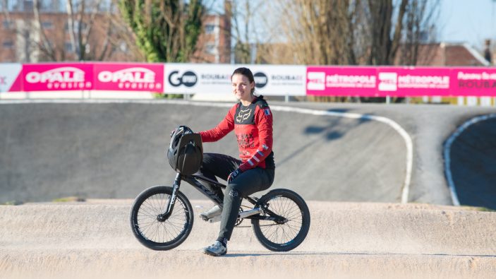 roubaix's tweet photo. #TeamRoubaix On vous présente Zoé Hapka, qui pratique depuis l’âge de 8 ans le BMX au Vélo Club de #Roubaix https://t.co/Kt4S1BlDbZ 🚵♀️ @gosportroubaix https://t.co/ox3h0FzbDp