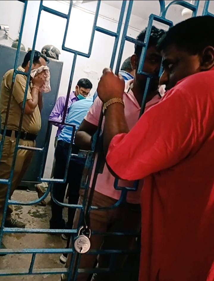 MajiDevDutta's tweet photo. BJP Karyakarta Sri Koushik Gor &amp; 2 othrs of Udaynarayanpur, Howrah were arrested LastNight) by Cops of Penro PS
OC Smt Piyali Ghosh slammed multiple false cases against them

People says OC PiyaliGhosh is just abiding by orders of local TMC MLA Samir Panja.
I just met Koushik
🕉️ https://t.co/HivuPcTUkd