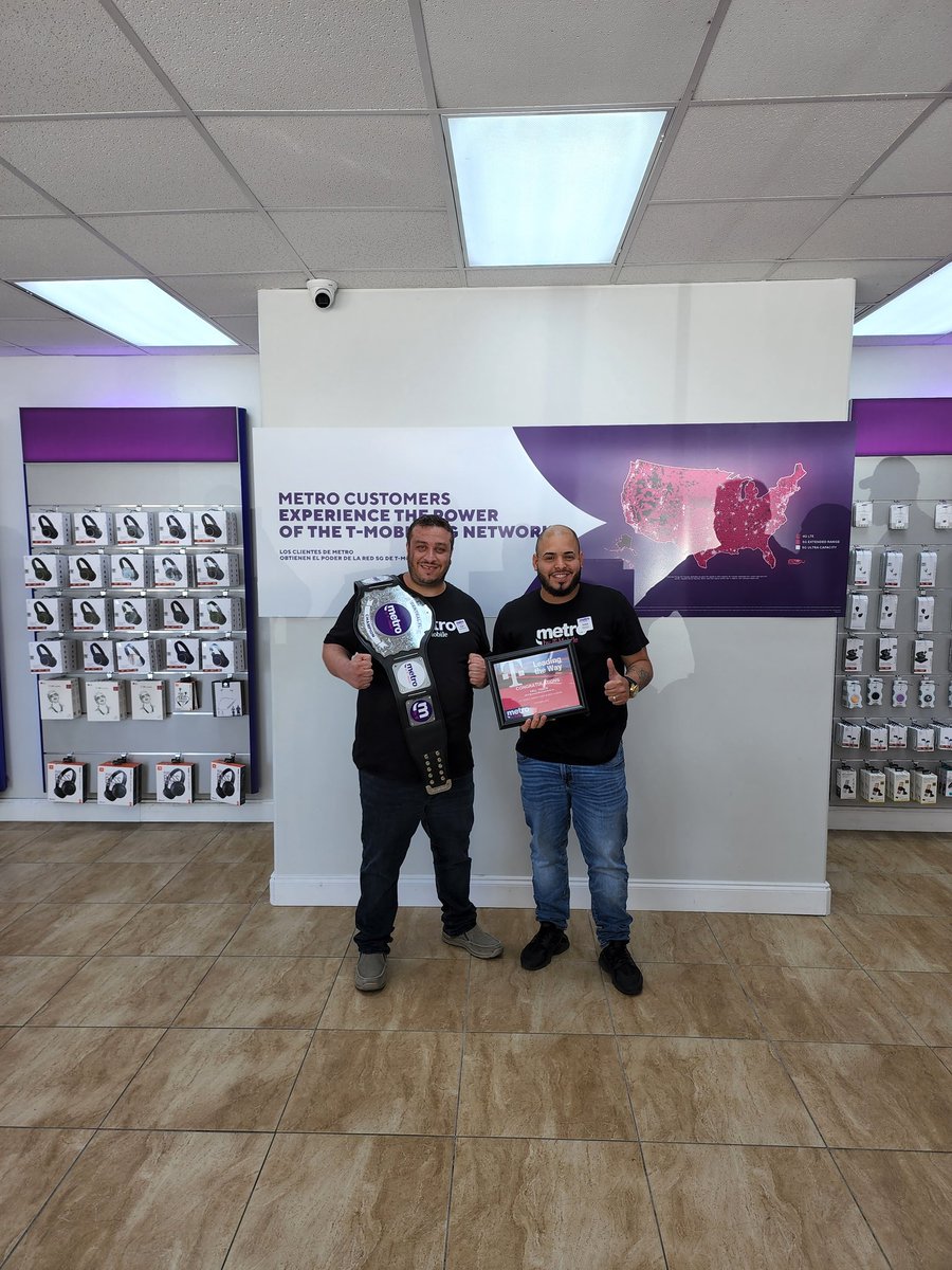 Sam Baez tweet media