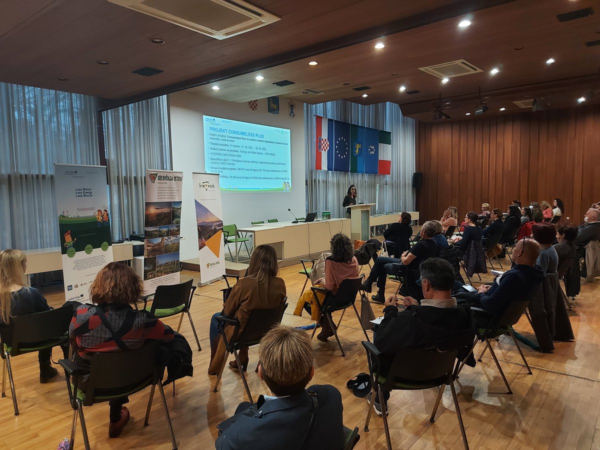 CIptpo's tweet photo. Na jučerašnjoj edukaciji za iznajmljivače u pazinskom spomen domu predstavljen je projekt Consumeless Plus te su iznajmljivači imali priliku saznati više o @consumelessmed oznaci https://t.co/fj2pmT3YSP
