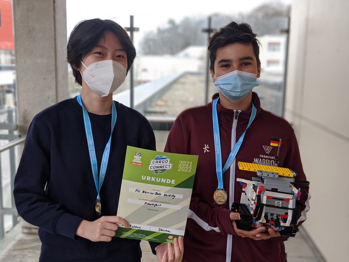 Very proud of the Varisty #Robotics team (not all here) for their grit and perseverance, achieving 6th place in the <a href="/firstlegoleague/">FIRST LEGO League</a> #CargoConnect competition. We learned so much and are excited for next year! Big thanks to <a href="/jamie_stark/">JΛMIΣ ƧƬΛЯK  #EdTech</a> for being a great co-team coach!