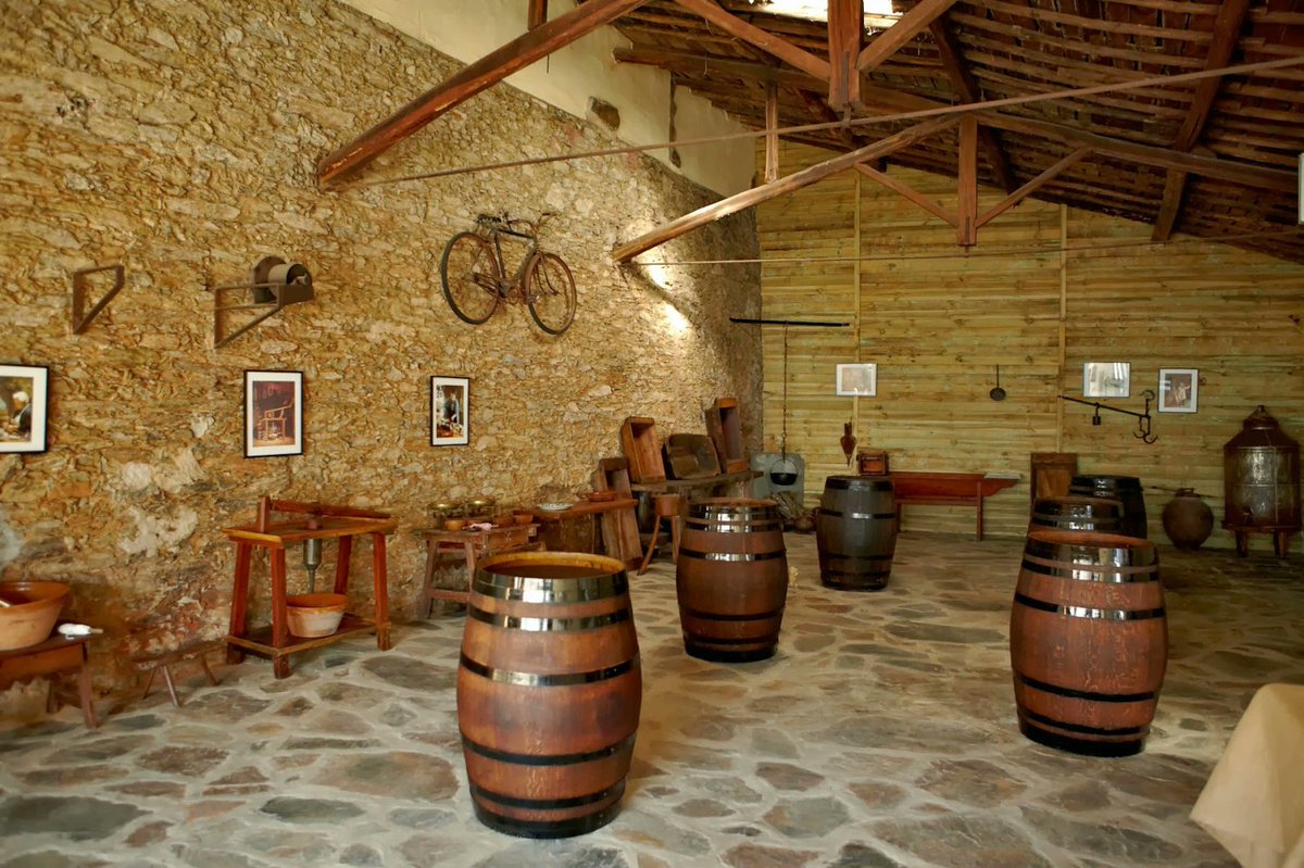 Esta Semana Santa visita nuestra Despensa en la misma Dehesa de Monfragüe 
#SierradeMonfragüe #jamonesyembutidos