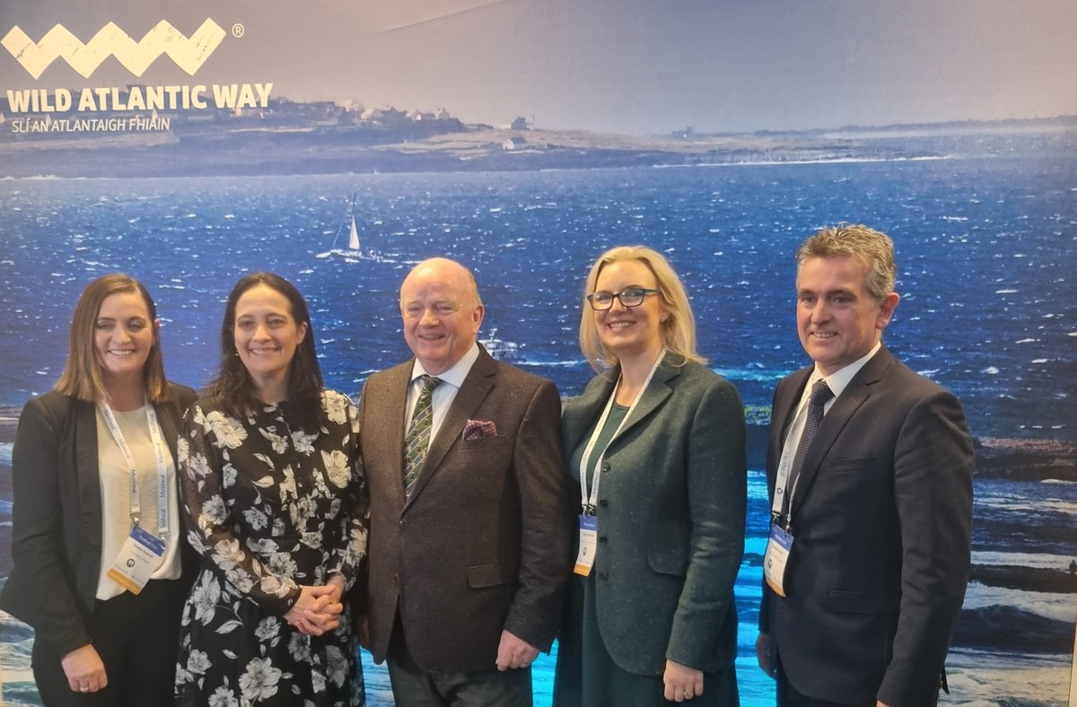 Elainemcinaw's tweet image. Donegal Hotels catching up with Minister of Tourism @cathmartingreen &amp;amp; @Failte_Ireland @_PaulCarty @SheilaRuss80 @lougheskecastle @donegal_hotel @DonegalWB @govisitdonegal @AbbeyDonegal @CentralHotelDon #Meitheal2022