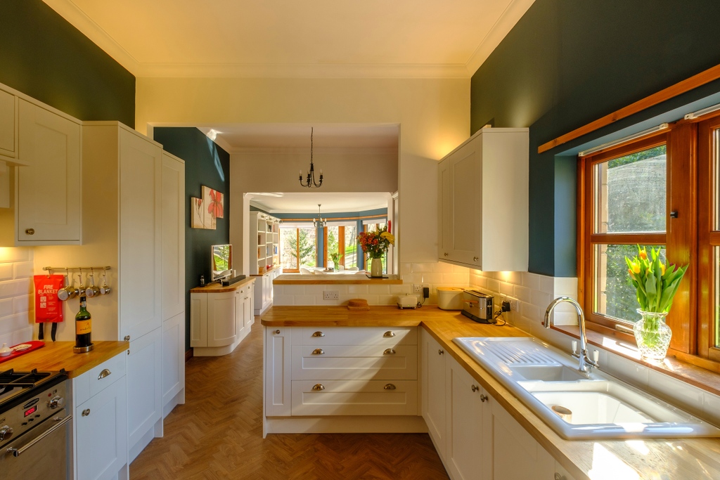 BandMJoiners's tweet photo. Stunning luxury kitchen fitted by our talented team as part of a renovation project, New Town, Edinburgh  ⁠
⁠
#interiordesign #bespokejoinery #kitchens #renovations #homeinterior #designerhome #craftsmanship ⁠
⁠
Built to last. Made to be enjoyed. https://t.co/I8cfxMopN7