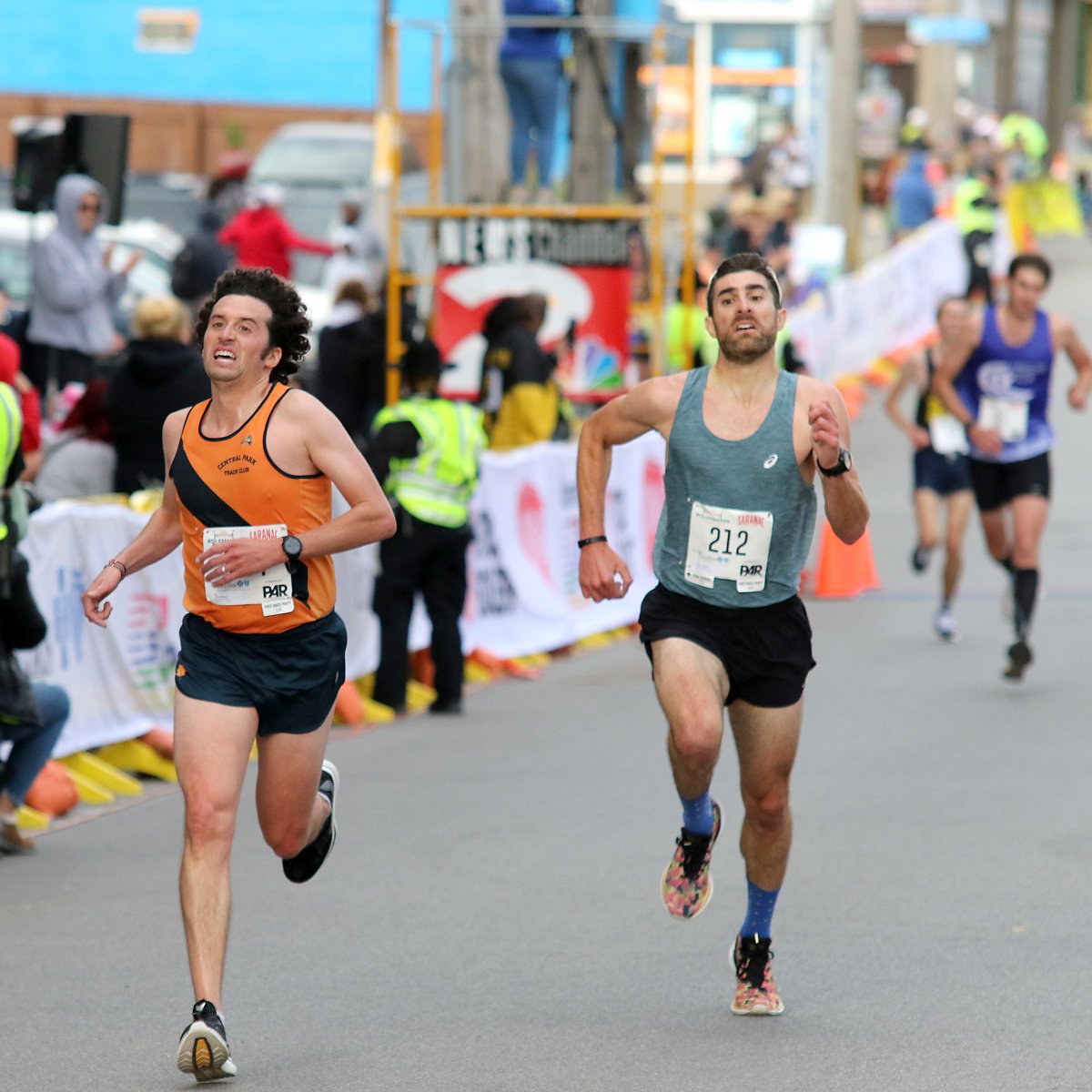 Boilermaker15K's tweet photo. We love a good race! Check out these fantastic sprints to the finish of the 15K presented by @ExcellusBCBS #FinishLineFriday
#Boilermaker15K #MoreThanARace #madeinutica #3run5 #runupstate #runitfast #running #run #runner #findyourstrong #furtherfasterforever #longdistancerunning https://t.co/BR4vgCAobr