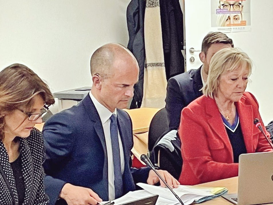 Ouverture de l'assemblée plénière du conseil national consultatif des personnes handicapées <a href="/CNCPH_fr/">CNCPH</a> 
Pour en savoir plus sur cette instance 🇫🇷 qui veille à une meilleure prise en considération du #handicap dans les politiques publiques 
 💻 handicap.gouv.fr/le-conseil-nat…