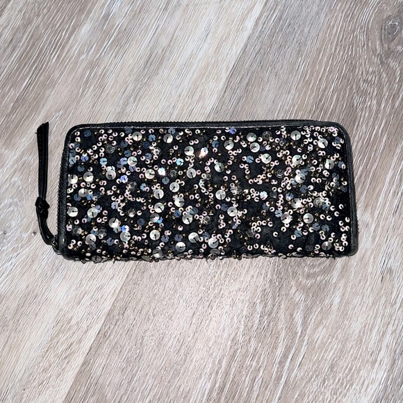 AnaNorm94009221's tweet photo. So good I had to share! Check out all the items I'm loving on @Poshmarkapp #poshmark #fashion #style #shopmycloset #abercrombiefitch #allsaints #anntaylor: https://t.co/MKV3n9LfcJ https://t.co/eFE1ViGMm0